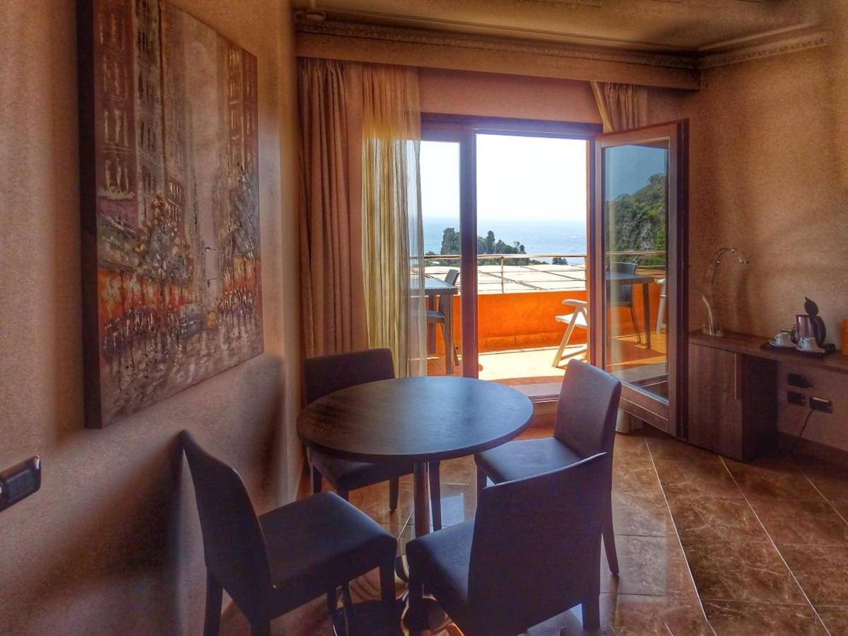 Camera Familiare con Vista Mare Laterale