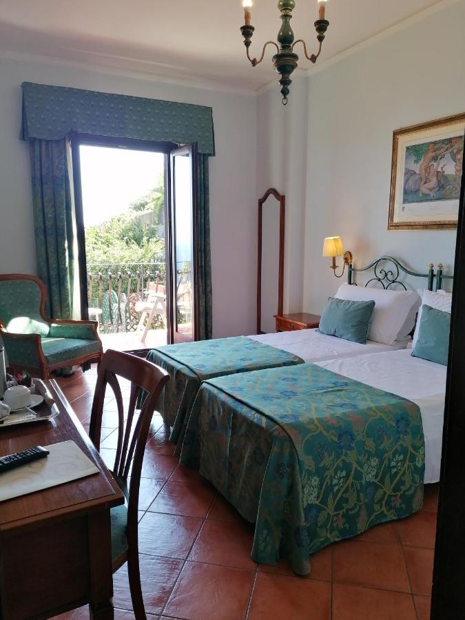 Double or Twin Room Side Sea View